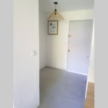 Апартаменты Studio Dans Residence Avec Piscine *